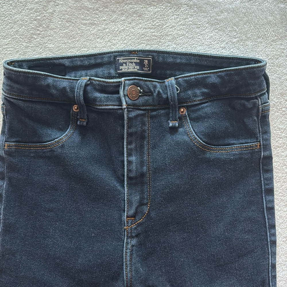 Abercrombie & Fitch high rise Super Skinny Jegging - Dark Wash. size 2